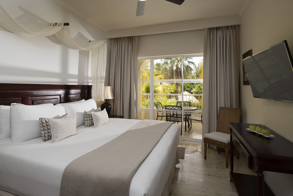 Melia Caribe Beach Resort - All Inclusive — Hotel rooms in Bavaro, La Altagracia