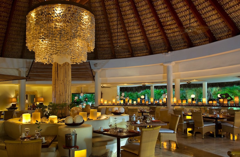 Melia Caribe Beach Resort - All Inclusive — Restaurant & bars in Bavaro, La Altagracia