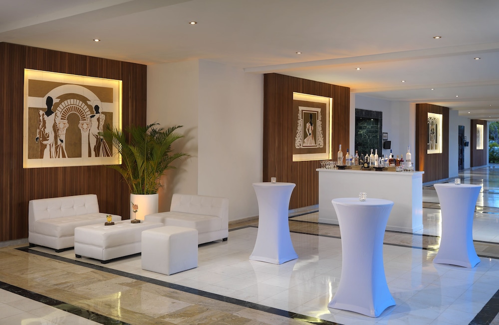 Melia Caribe Beach Resort - All Inclusive — Restaurant & bars in Bavaro, La Altagracia
