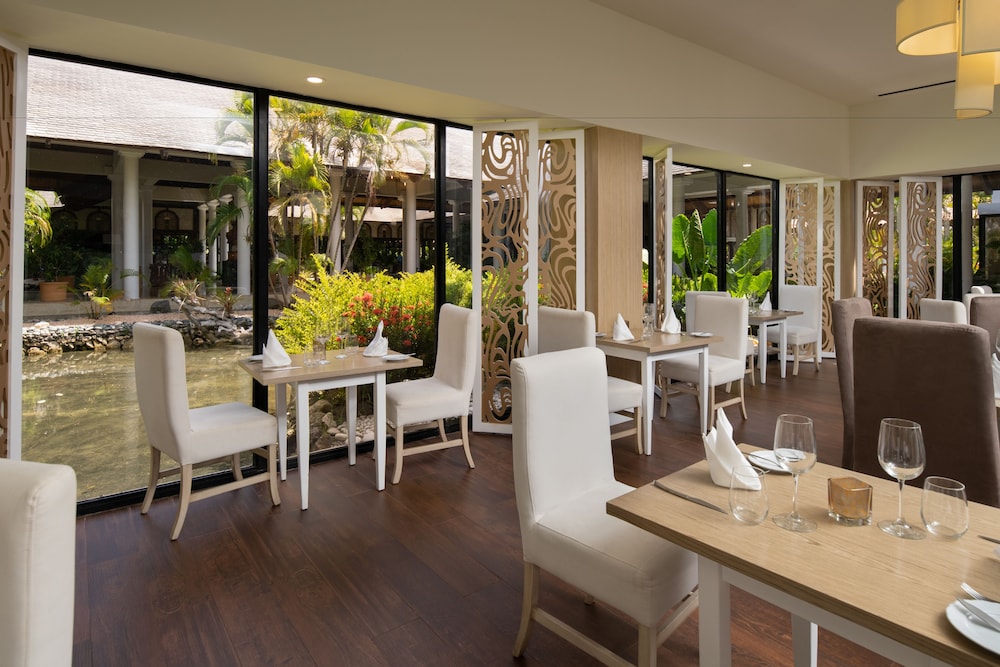 Melia Caribe Beach Resort - All Inclusive — Restaurant & bars in Bavaro, La Altagracia