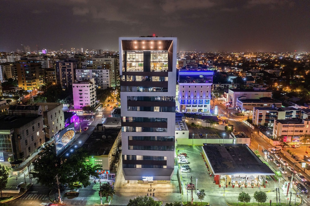 Homewood Suites by Hilton Santo Domingo, Dominican Republic — Hotel building in Santo Domingo, Distrito Nacional