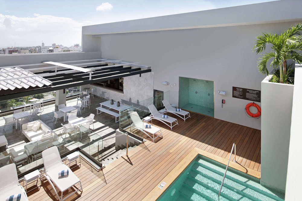 Homewood Suites by Hilton Santo Domingo, Dominican Republic — Swimming pool in Santo Domingo, Distrito Nacional