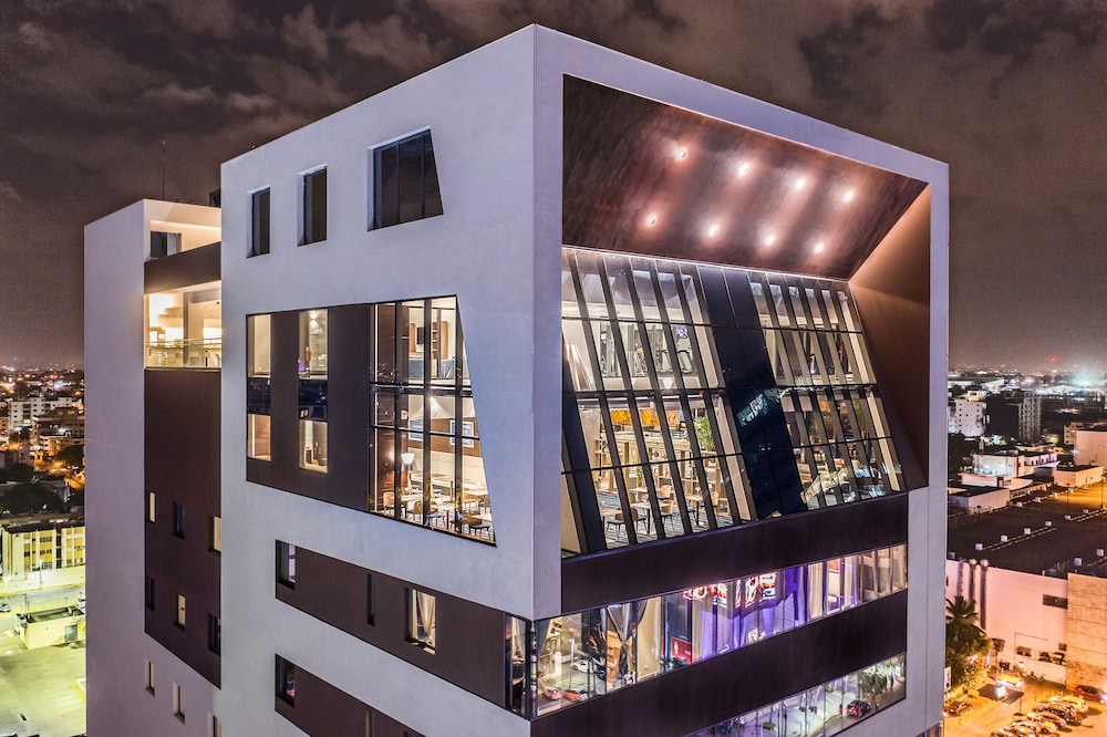 Homewood Suites by Hilton Santo Domingo, Dominican Republic — Hotel building in Santo Domingo, Distrito Nacional