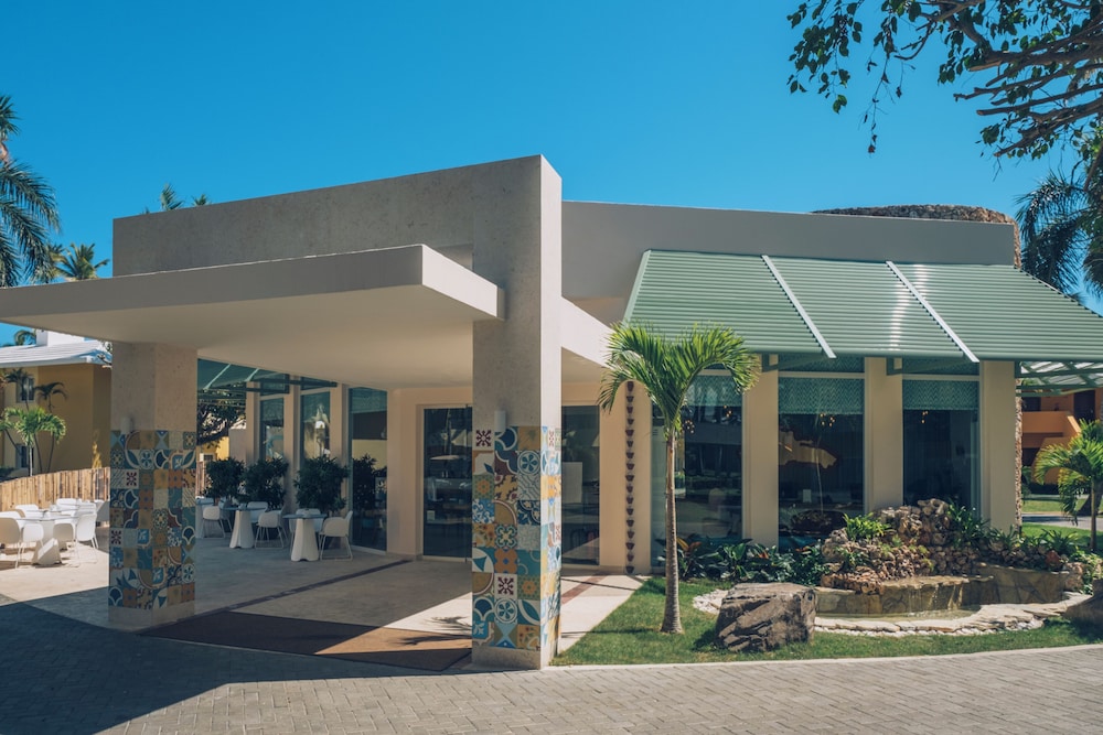 Iberostar Selection Coral Bávaro - All Inclusive — Hotel building in Bavaro, La Altagracia