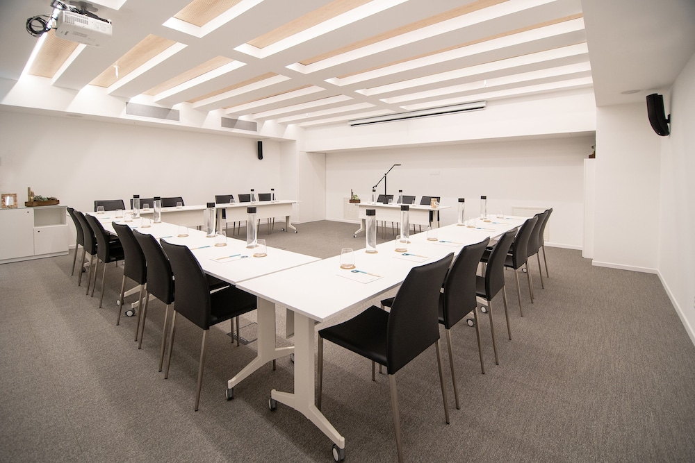 INNSiDE by Meliá Milano Torre Galfa — Hotel building in Milan, Lombardy