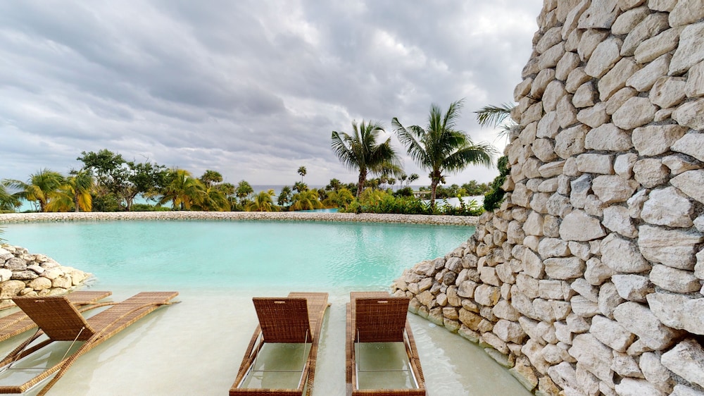Hotel Xcaret Arte - All Parks / All Fun Inclusive, Adults Only - All inclusive — Swimming pool in Playa del Carmen, Quintana Roo