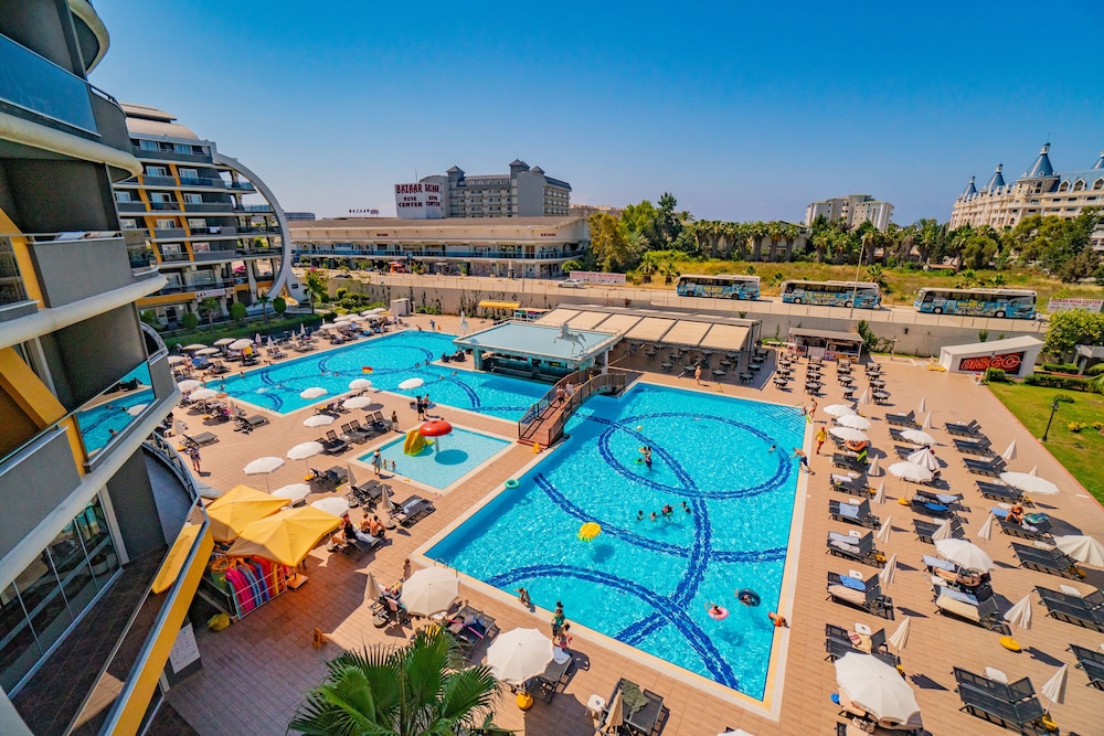 Senza The Inn Resort & Spa - All Inclusive — Swimming pool in Alanya