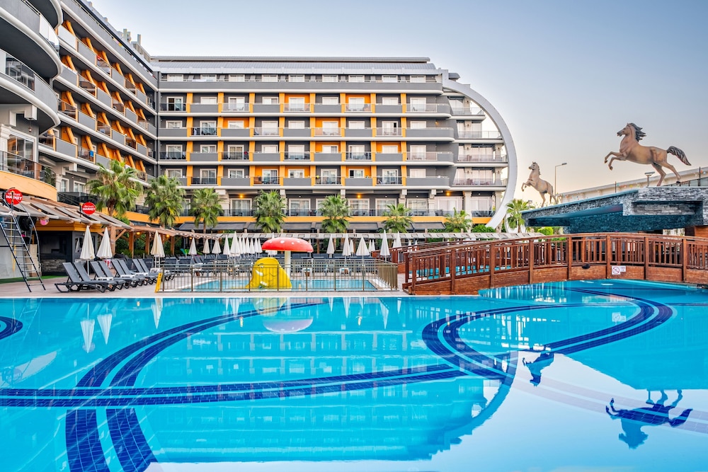 Senza The Inn Resort & Spa - All Inclusive — Swimming pool in Alanya