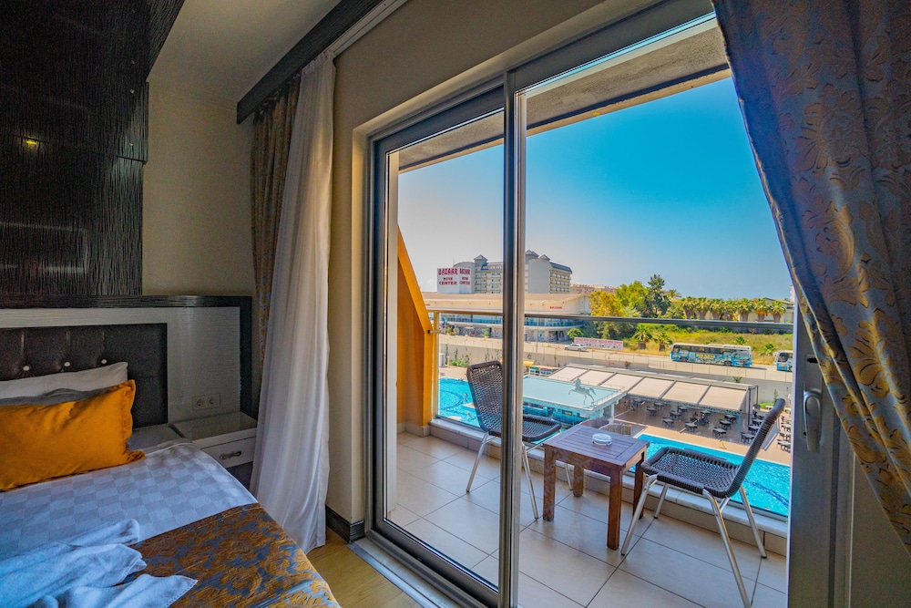 Senza The Inn Resort & Spa - All Inclusive — Swimming pool in Alanya