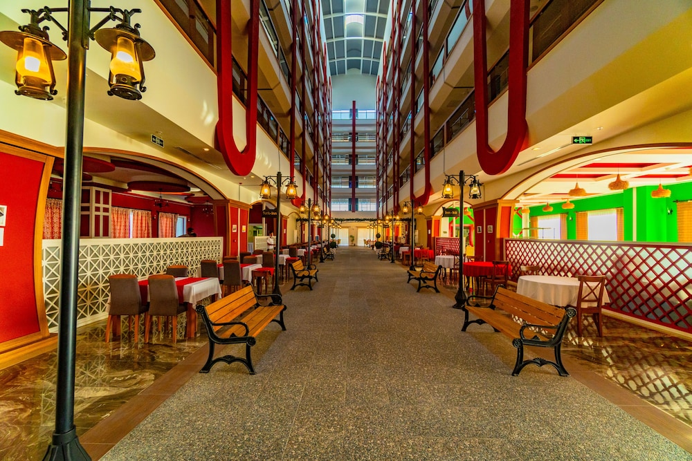 Senza The Inn Resort & Spa - All Inclusive — Hotel building in Alanya