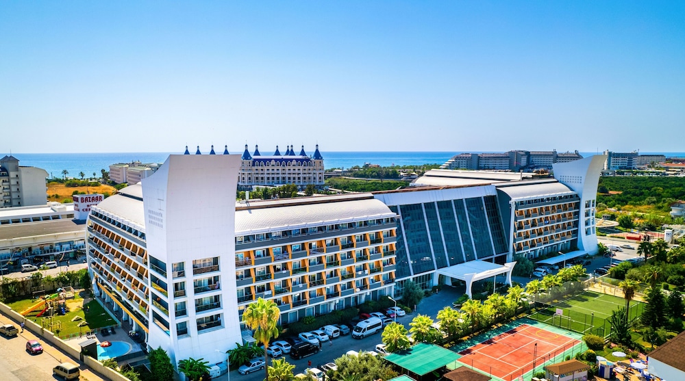 Senza The Inn Resort & Spa - All Inclusive — Hotel building in Alanya