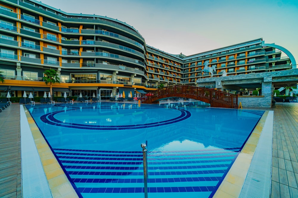 Senza The Inn Resort & Spa - All Inclusive — Swimming pool in Alanya