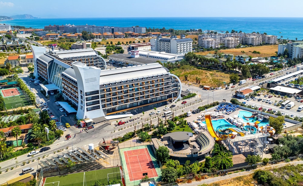 Senza The Inn Resort & Spa - All Inclusive — Swimming pool in Alanya