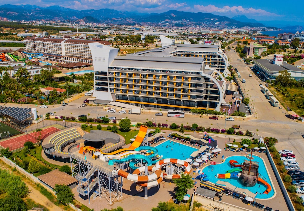 Senza The Inn Resort & Spa - All Inclusive — Swimming pool in Alanya