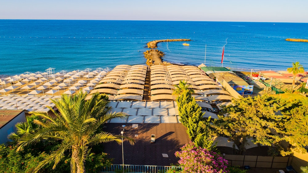 Senza The Inn Resort & Spa - All Inclusive — Beach in Alanya
