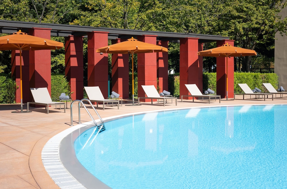 Disney Hotel New York - The Art of Marvel — Swimming pool in Disneyland Paris, Ile-de-France