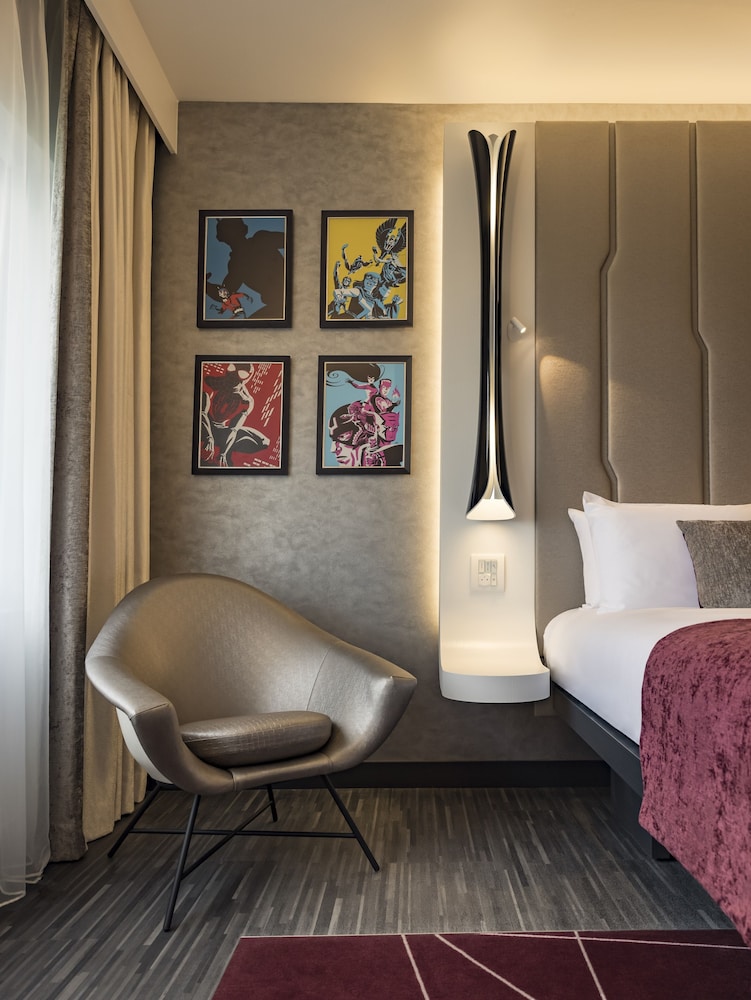 Disney Hotel New York - The Art of Marvel — Hotel rooms in Disneyland Paris, Ile-de-France