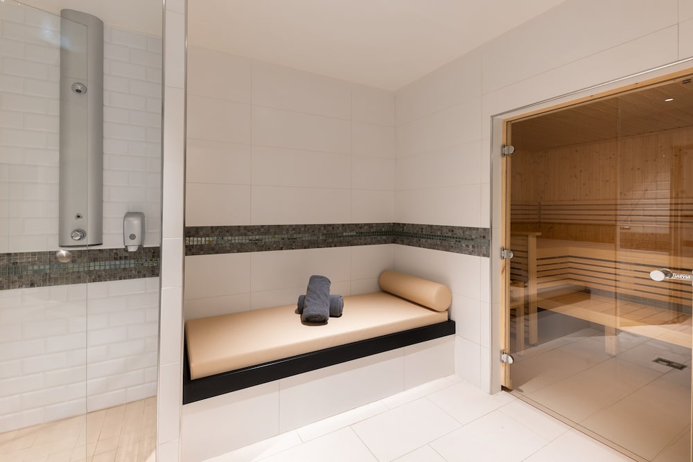 Disney Hotel New York - The Art of Marvel — Hotel rooms in Disneyland Paris, Ile-de-France