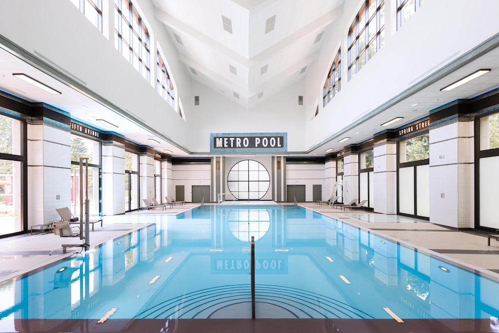 Disney Hotel New York - The Art of Marvel — Swimming pool in Disneyland Paris, Ile-de-France