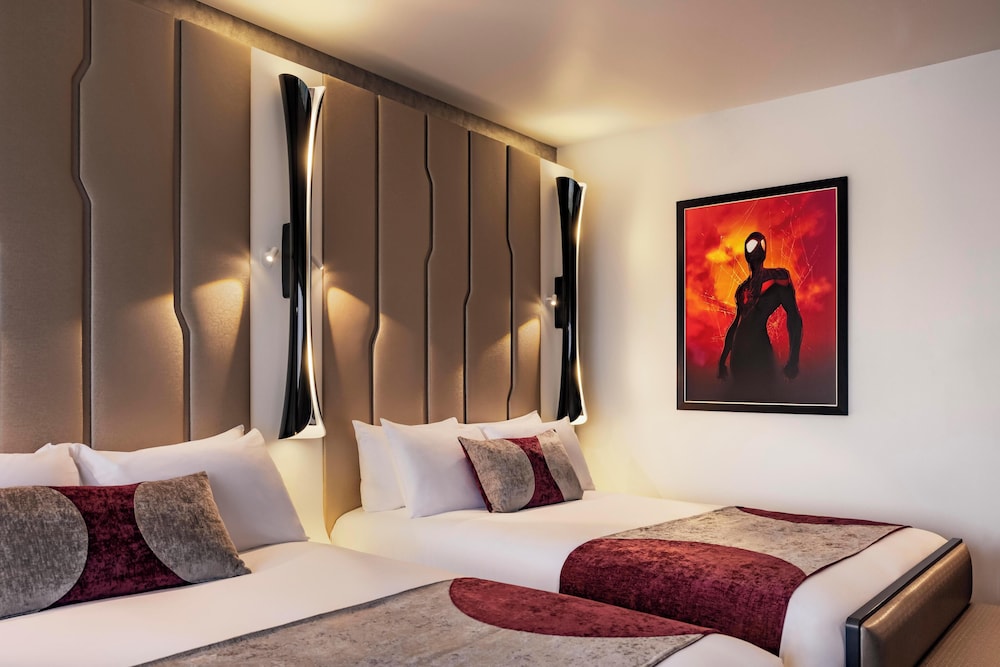 Disney Hotel New York - The Art of Marvel — Hotel rooms in Disneyland Paris, Ile-de-France