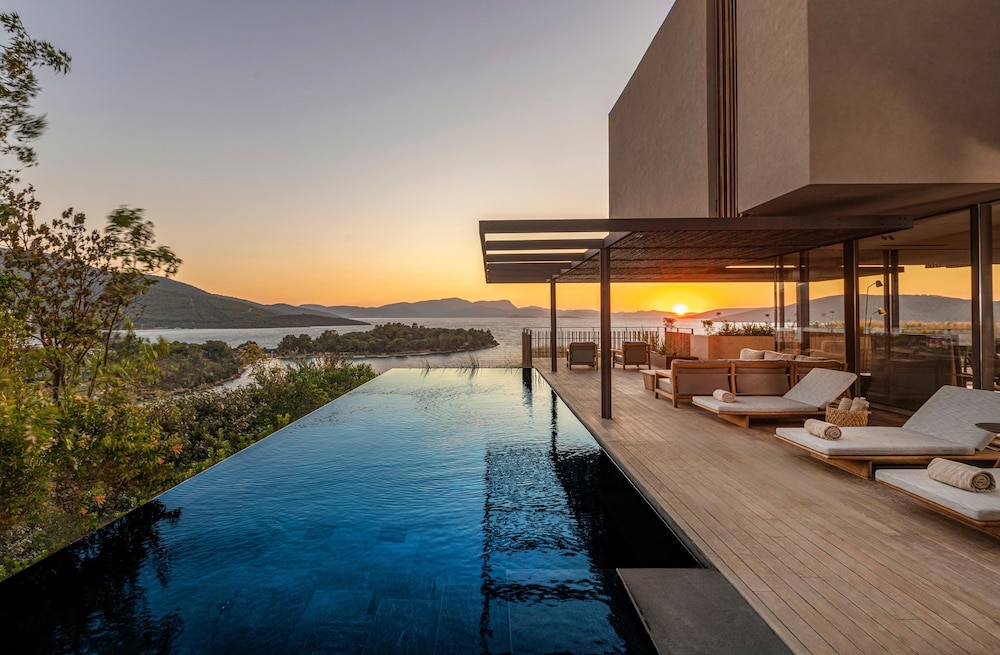 Lujo Hotel Bodrum — Pool in Milas, Mugla