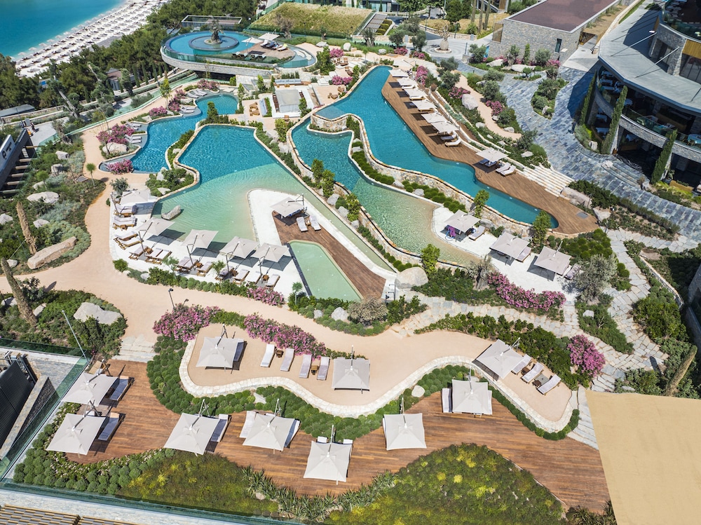 Lujo Hotel Bodrum — Pool in Milas, Mugla