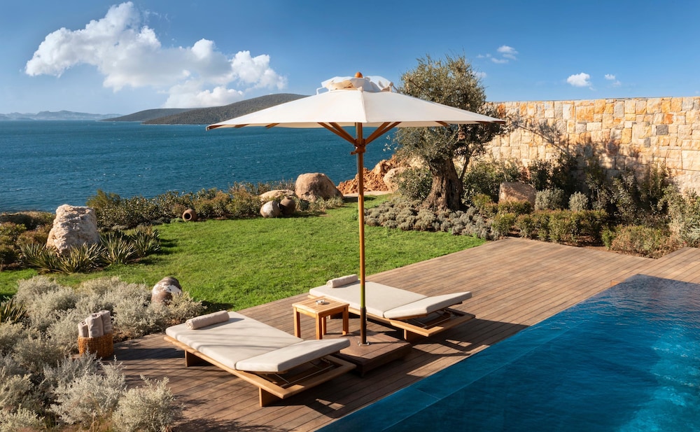 Lujo Hotel Bodrum — Pool in Milas, Mugla