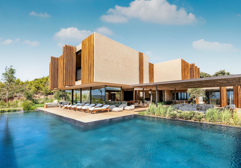 Lujo Hotel Bodrum — Pool in Milas, Mugla