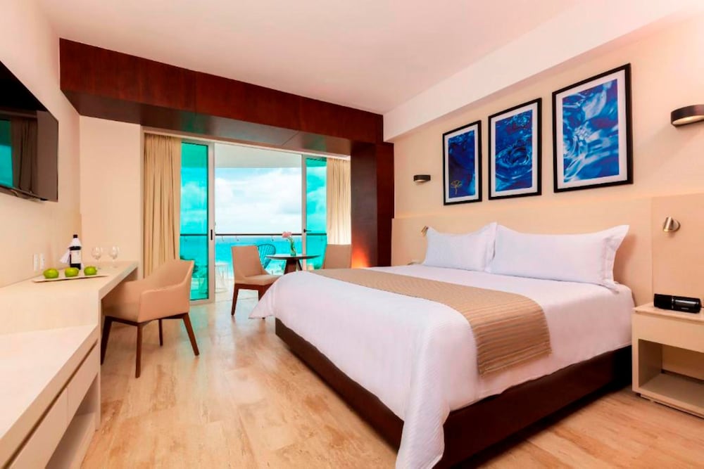 Altitude at Krystal Grand Cancun - All inclusive — Hotel rooms in Cancun, Quintana Roo