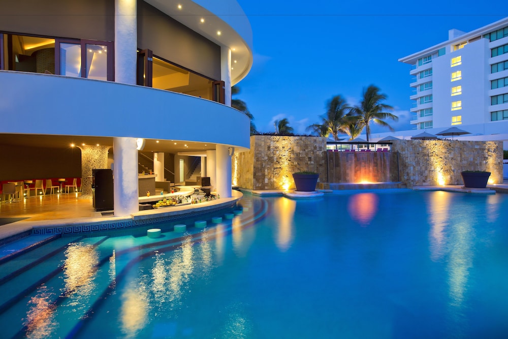 Altitude at Krystal Grand Cancun - All inclusive — Swimming pool in Cancun, Quintana Roo