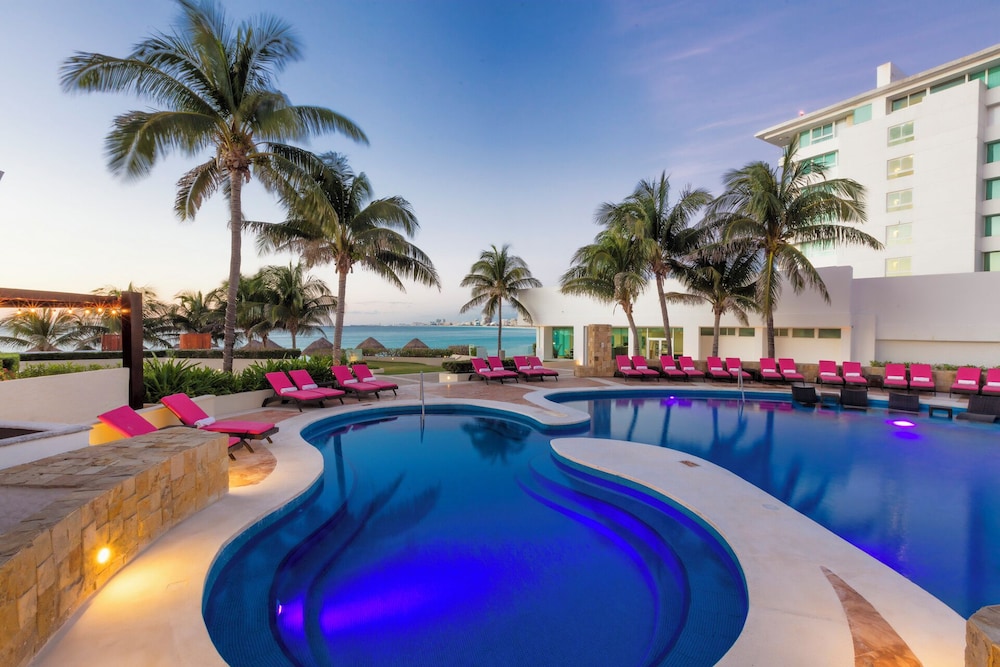 Altitude at Krystal Grand Cancun - All inclusive — Swimming pool in Cancun, Quintana Roo