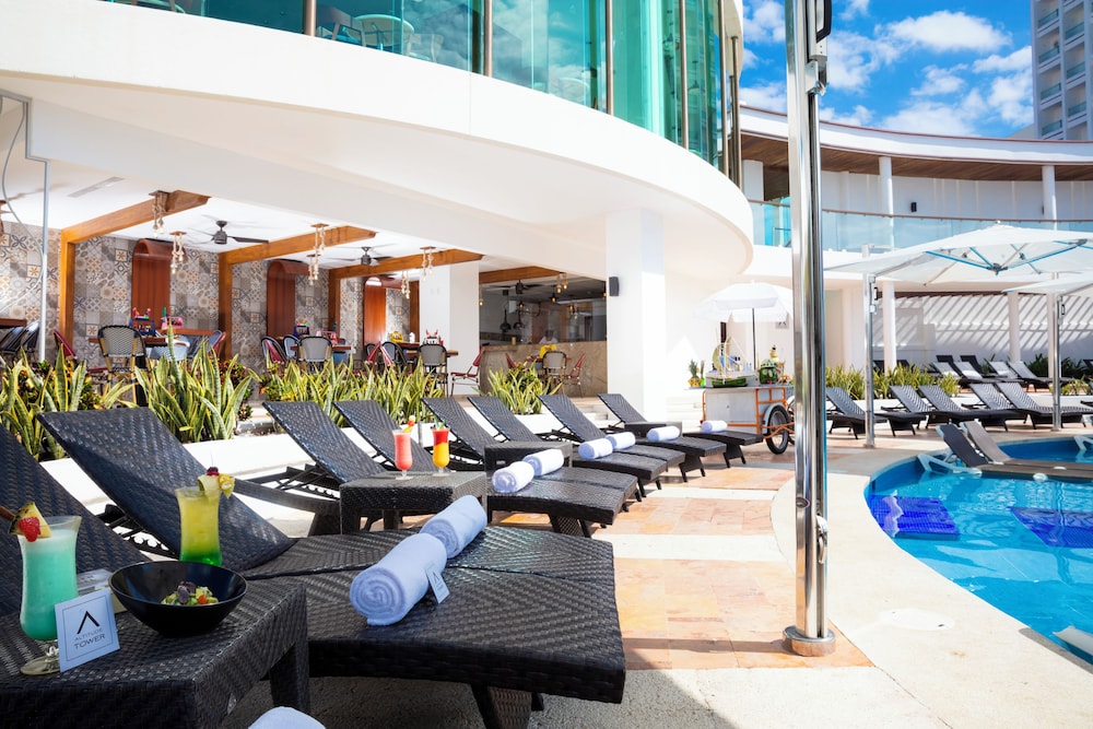 Altitude at Krystal Grand Cancun - All inclusive — Swimming pool in Cancun, Quintana Roo