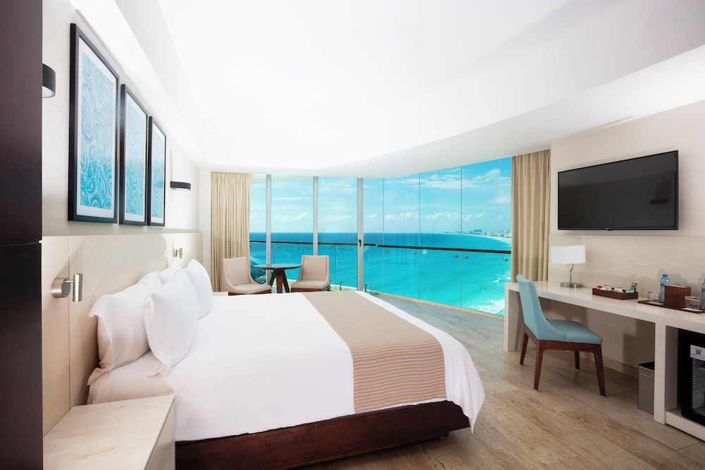 Altitude at Krystal Grand Cancun - All inclusive — Hotel rooms in Cancun, Quintana Roo
