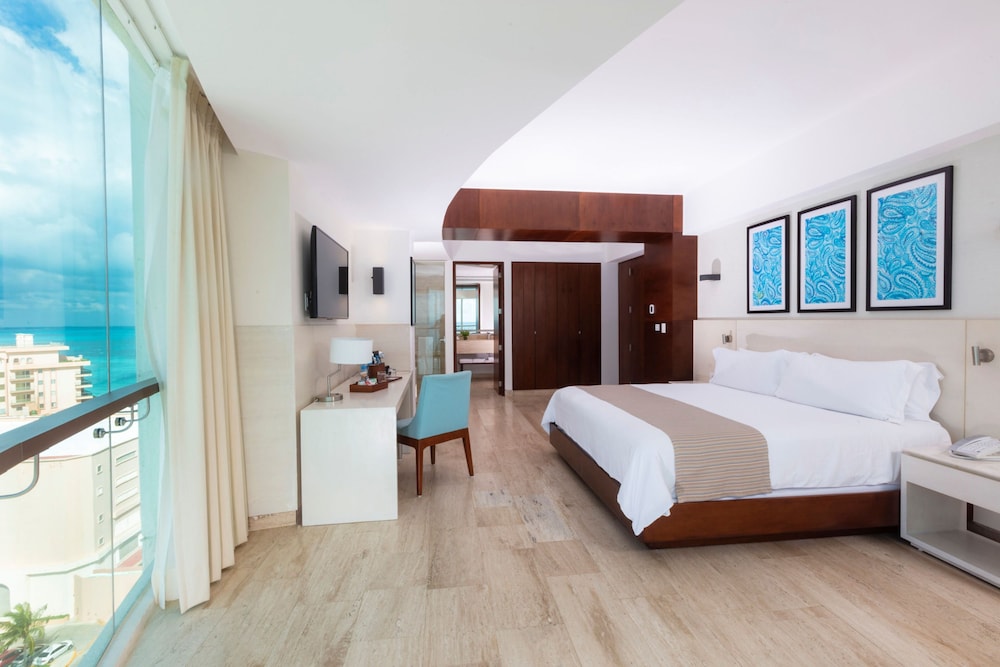 Altitude at Krystal Grand Cancun - All inclusive — Hotel rooms in Cancun, Quintana Roo
