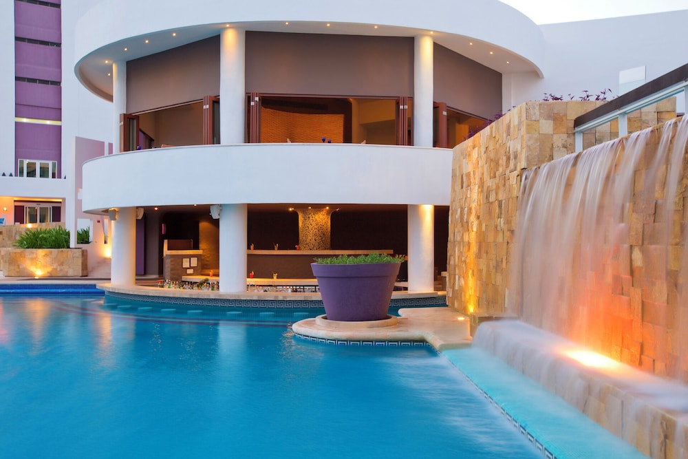 Altitude at Krystal Grand Cancun - All inclusive — Swimming pool in Cancun, Quintana Roo