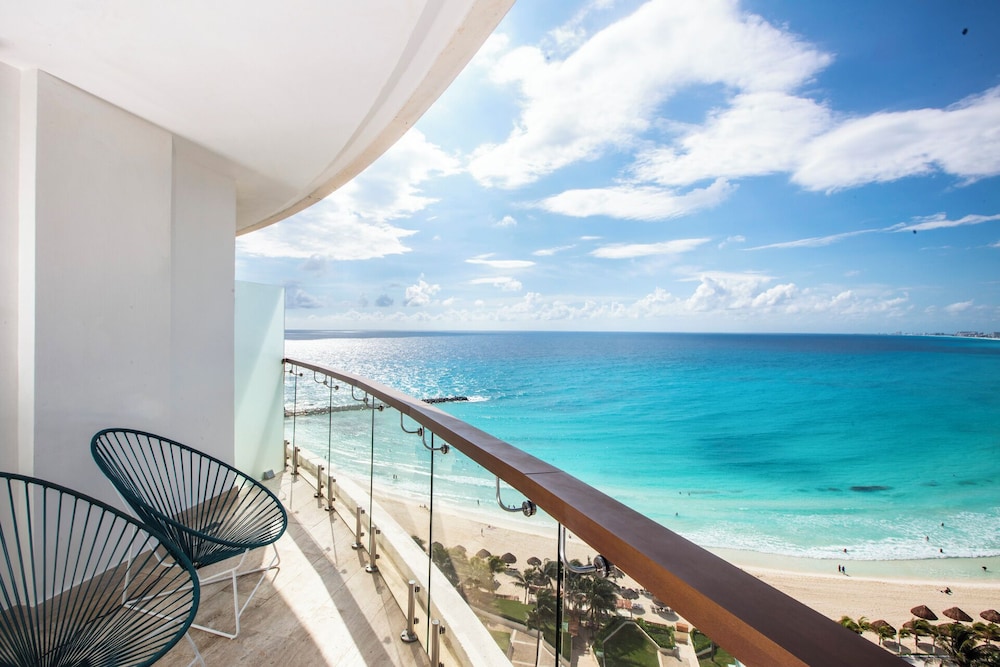 Altitude at Krystal Grand Cancun - All inclusive — Hotel rooms in Cancun, Quintana Roo