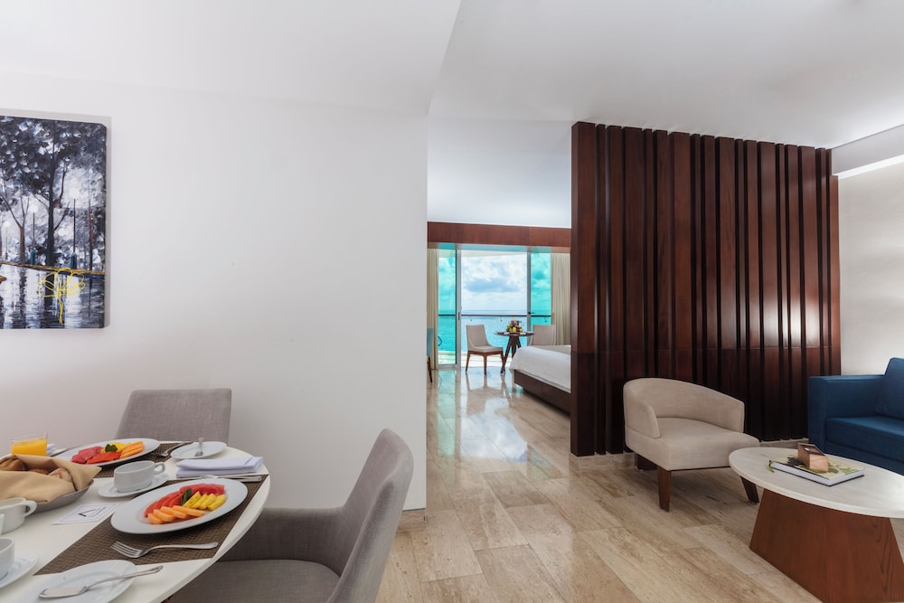 Altitude at Krystal Grand Cancun - All inclusive — Hotel rooms in Cancun, Quintana Roo