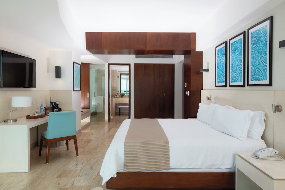 Altitude at Krystal Grand Cancun - All inclusive — Hotel rooms in Cancun, Quintana Roo
