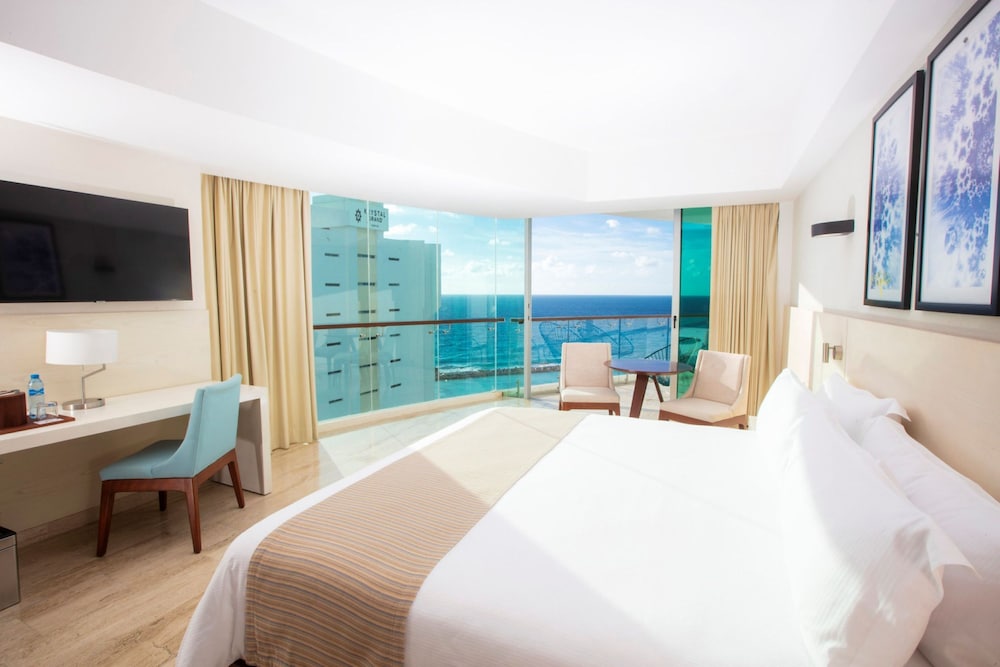Altitude at Krystal Grand Cancun - All inclusive — Hotel rooms in Cancun, Quintana Roo