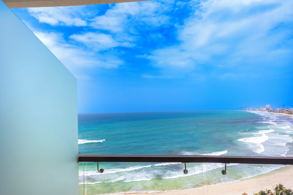 Altitude at Krystal Grand Cancun - All inclusive — Beach in Cancun, Quintana Roo