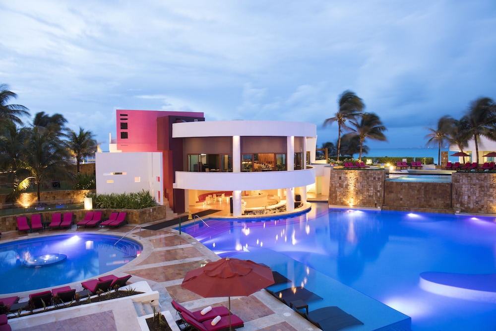 Altitude at Krystal Grand Cancun - All inclusive — Swimming pool in Cancun, Quintana Roo