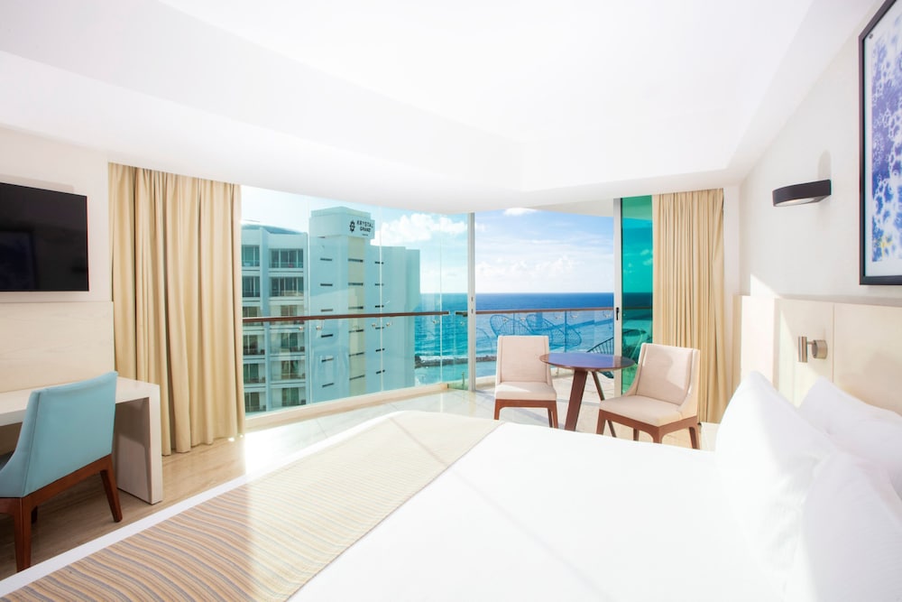 Altitude at Krystal Grand Cancun - All inclusive — Hotel rooms in Cancun, Quintana Roo