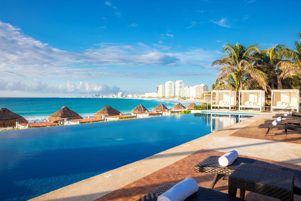 Altitude at Krystal Grand Cancun - All inclusive — Swimming pool in Cancun, Quintana Roo