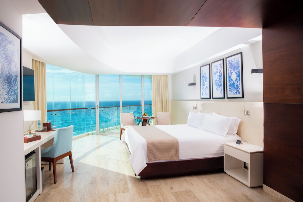 Altitude at Krystal Grand Cancun - All inclusive — Hotel rooms in Cancun, Quintana Roo