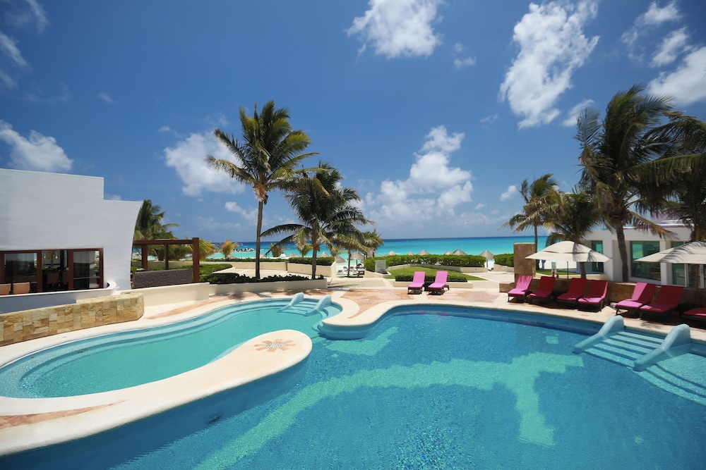 Altitude at Krystal Grand Cancun - All inclusive — Swimming pool in Cancun, Quintana Roo