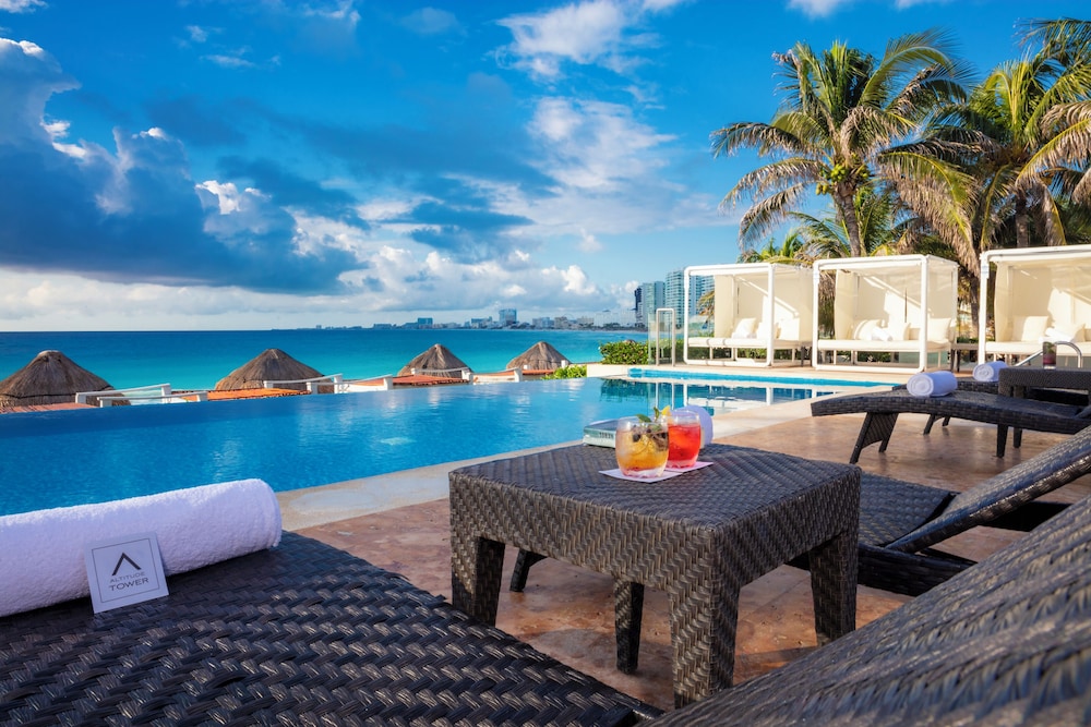 Altitude at Krystal Grand Cancun - All inclusive — Swimming pool in Cancun, Quintana Roo