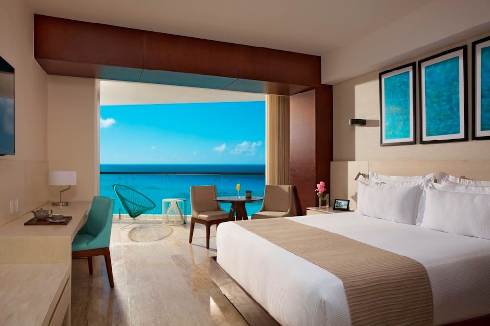 Altitude at Krystal Grand Cancun - All inclusive — Hotel rooms in Cancun, Quintana Roo