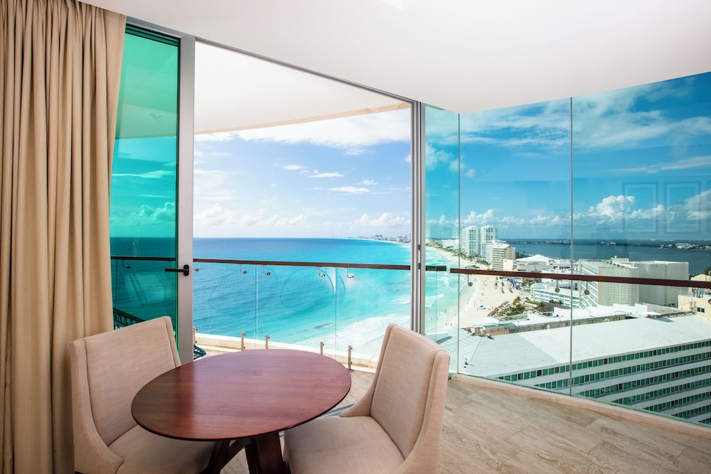 Altitude at Krystal Grand Cancun - All inclusive — Hotel rooms in Cancun, Quintana Roo