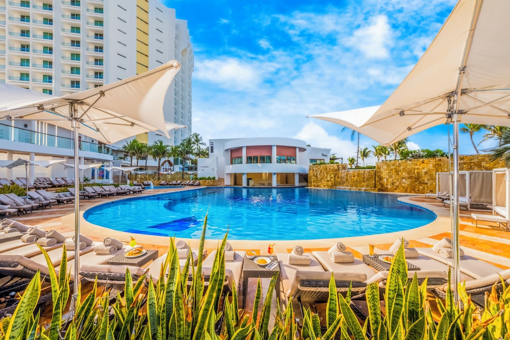 Altitude at Krystal Grand Cancun - All inclusive — Swimming pool in Cancun, Quintana Roo