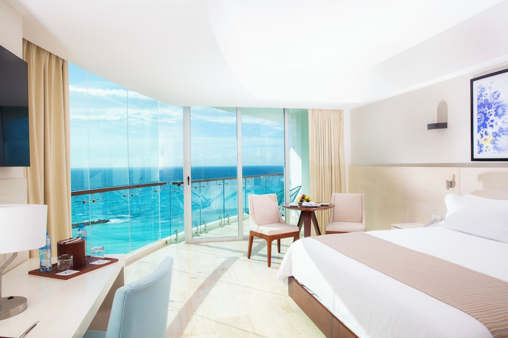 Altitude at Krystal Grand Cancun - All inclusive — Hotel rooms in Cancun, Quintana Roo